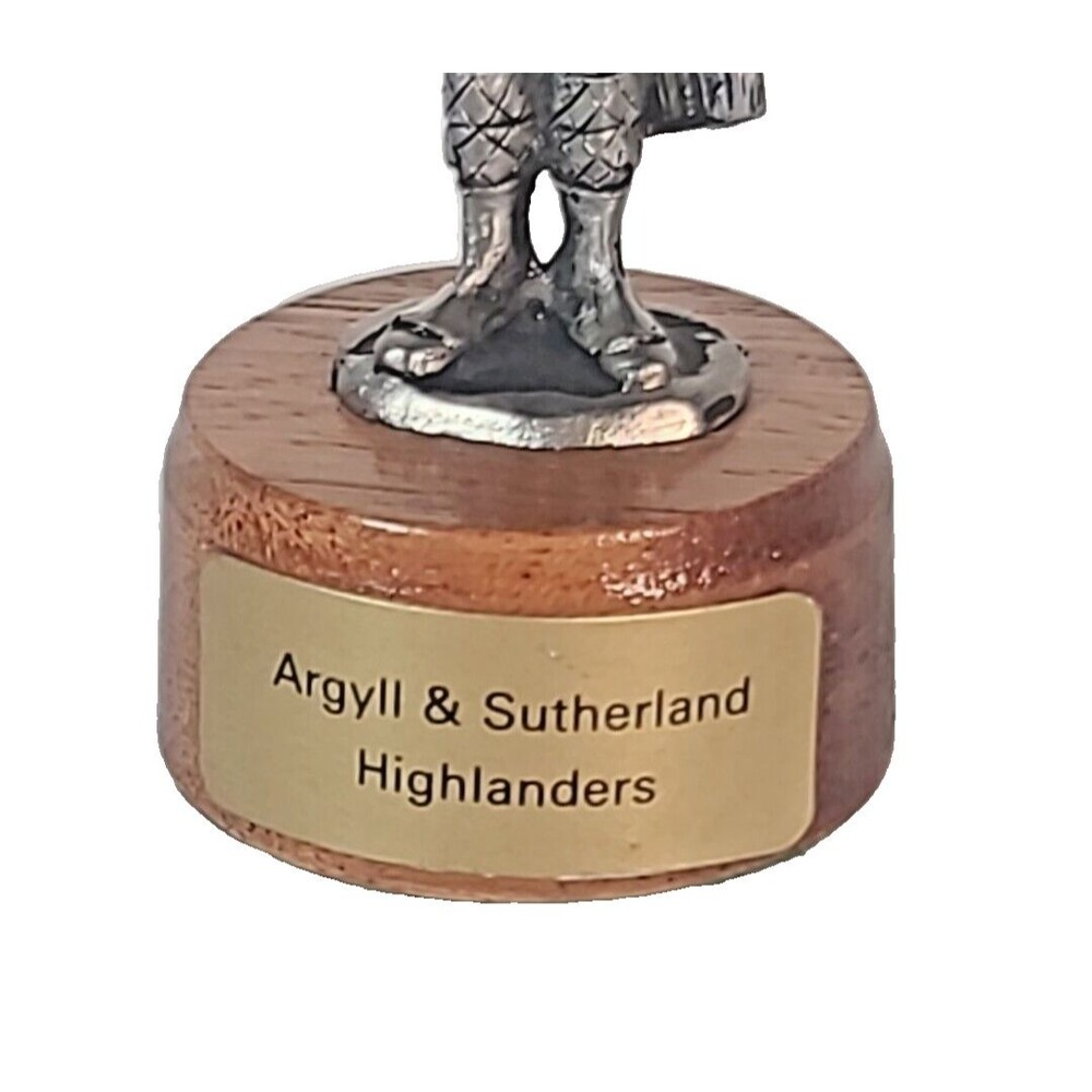 Argyll Sutherland Highlanders Pipe Pewter Figurine On Wood Base Vintage - Picture 6 of 8